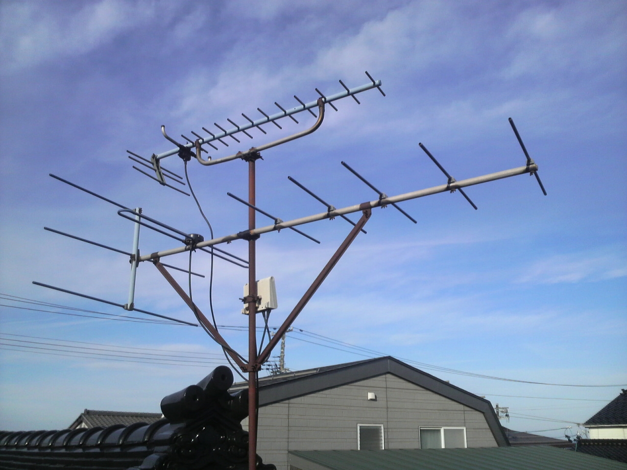 VHF/UHFテレビ受信用アンテナ
